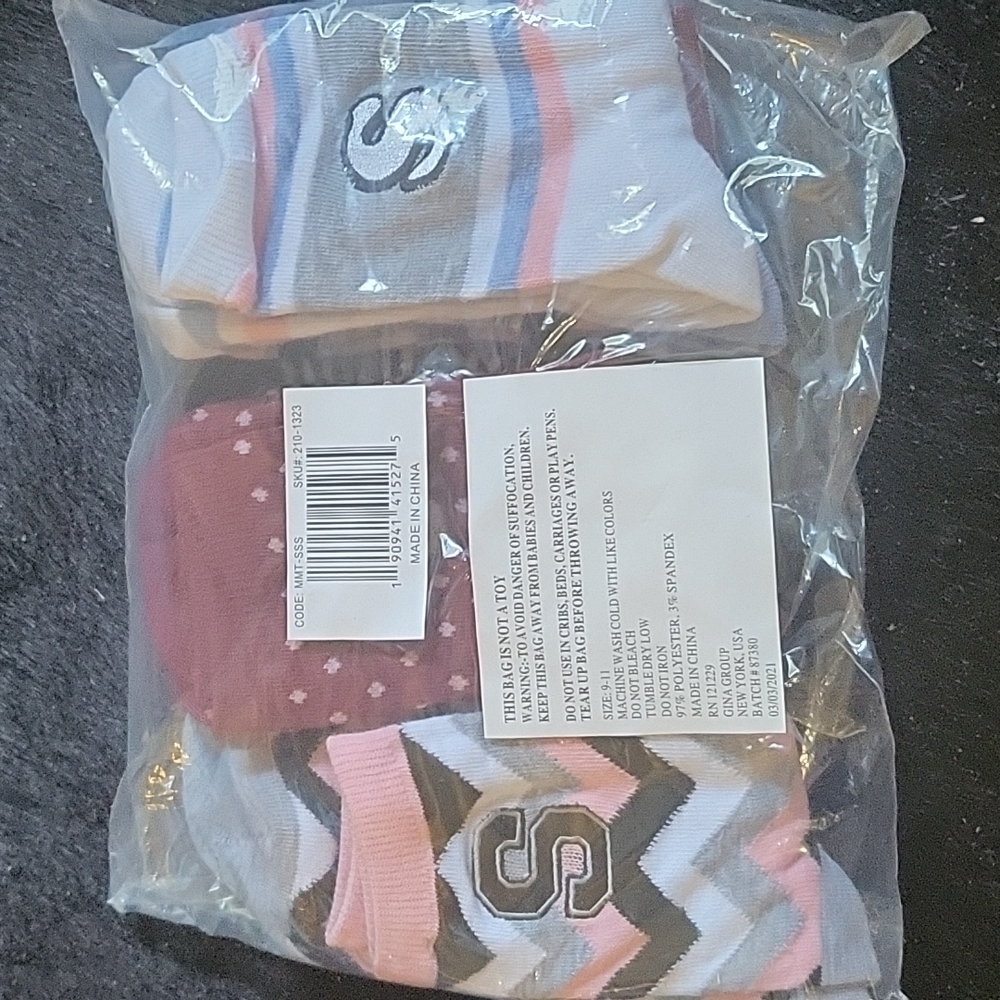 Ladies package of S initial socks pack of 6 size 9-11 All Different Pattern